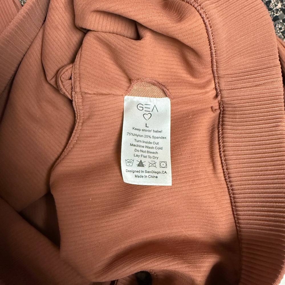 GEA Rust Ribbed Sports Bra - Picture 3 of 3